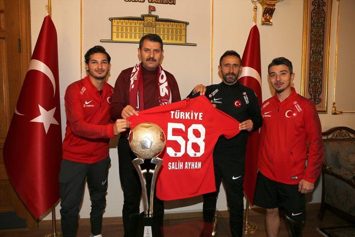 Ampute Milli Futbol Takımı, Sivasspor'u ziyaret etti G4