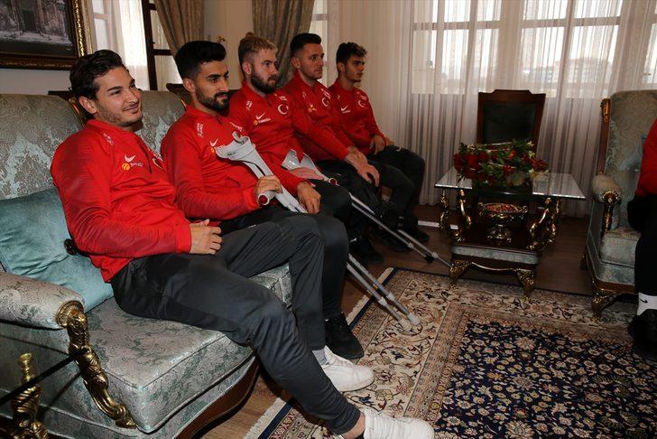 Ampute Milli Futbol Takımı, Sivasspor'u ziyaret etti G5