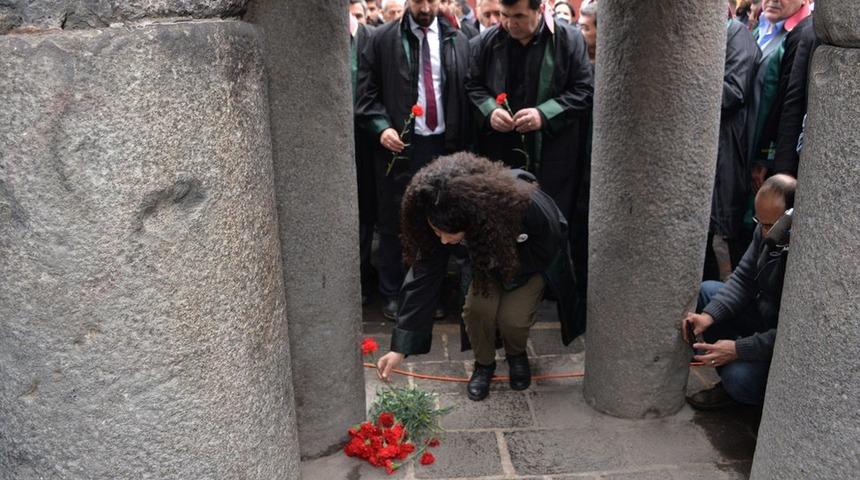 Tahir Elçi ölümünün altıncı yılında anıldı: 'Adalet adalet diye haykırıyoruz'