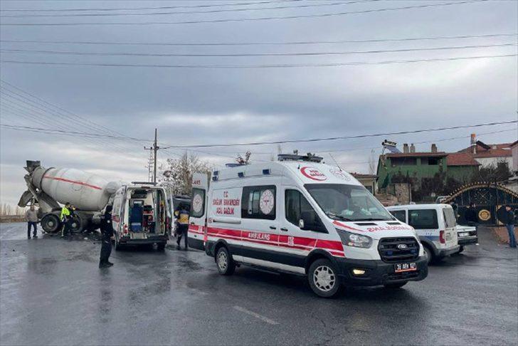 Kayseri'de beton mikseriyle çarpışan minibüsün sürücüsü öldü G4