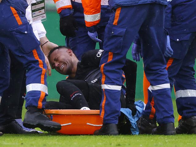 Neymar'a gaddarca faul! Ayağı mı kırıldı?