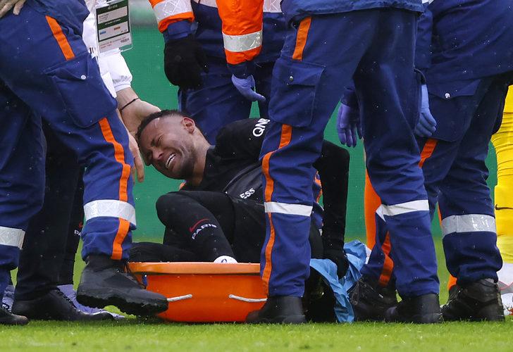 Neymar'a gaddarca faul! Ayağı mı kırıldı?