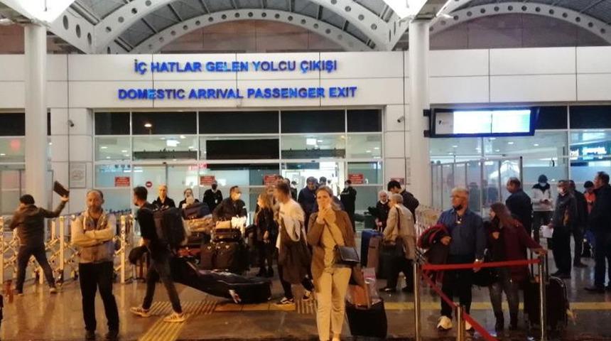 Havada panik! Antalya'ya inemeyen uçak Denizli'ye indi