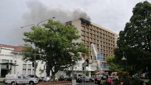 Karantinadayken kaldığı otel odasını ateşe verdi