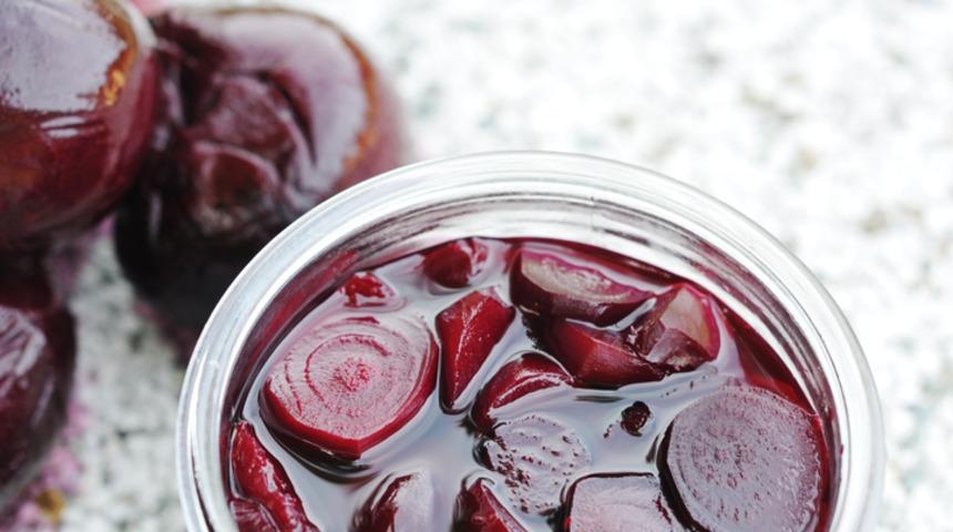 Kırmızı pancar turşusu nasıl yapılır? Kırmızı pancarın faydaları neler?