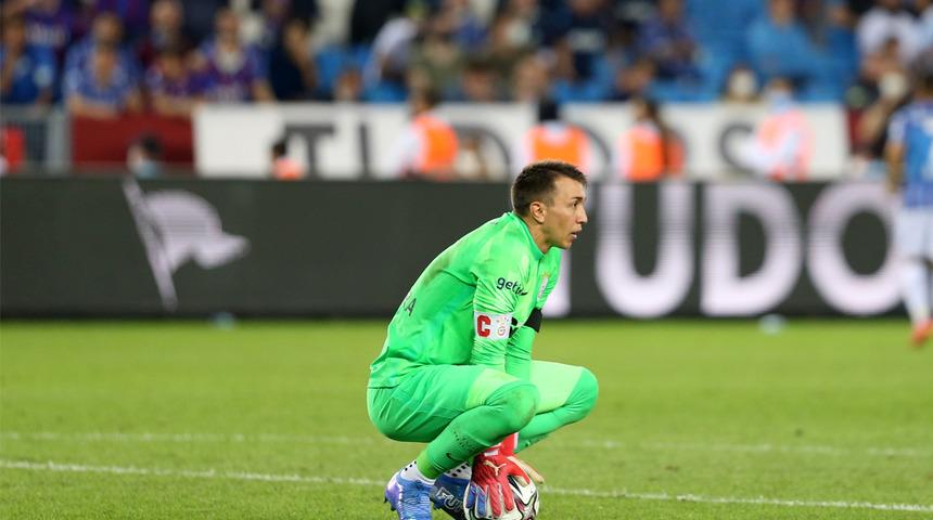 Muslera'dan gönderme: Mesut Özil'in golünden önce faul vardı