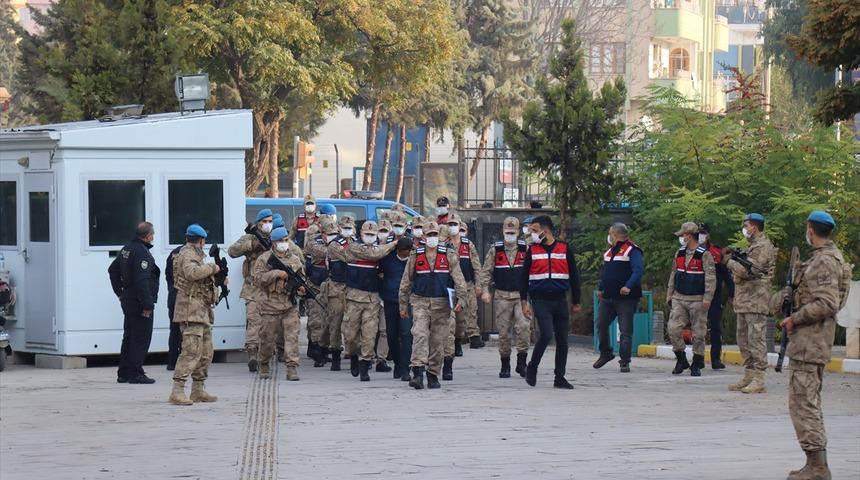 Kilis'te bir askeri şehit ettikleri iddiasıyla gözaltına alınan 5 şüpheli adliyede