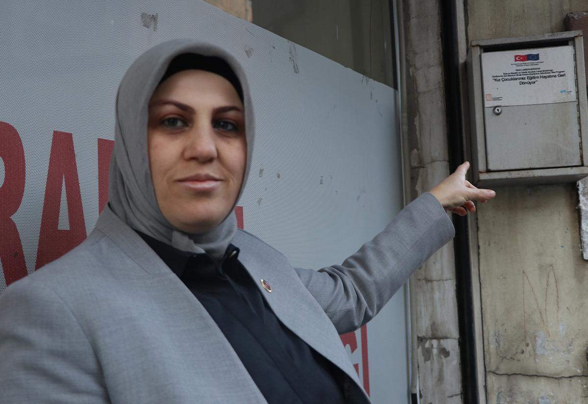 Diyarbakır'da tek! 40 kız &ccedil;ocuğunu gelin olmaktan kurtardı: Meğer o da...