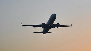 Şaşkına çeviren olay! Nasıl olduğu bilinmiyor, iki Omicron vakası uçakla kaçmak isterken yakalandı