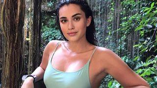 Güzel oyuncu Hande Doğandemir straplez elbisesiyle Instagram'ı salladı!