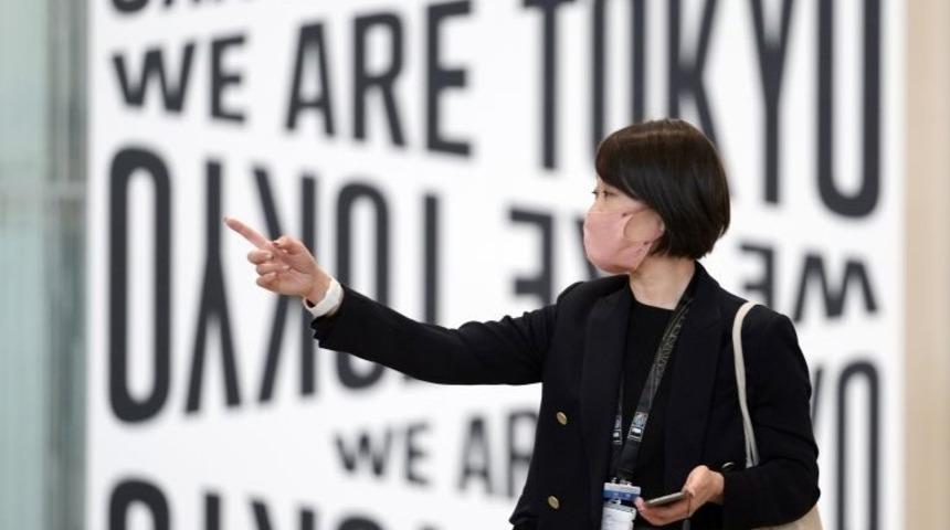 Omicron: Japonya yeni koronavirüs varyantı nedeniyle yabancı ziyaretçilere sınırlarını kapattı