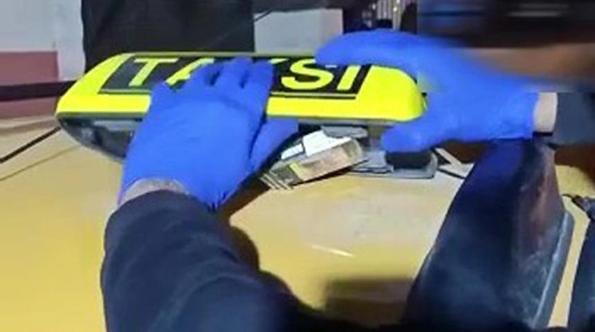 Taksiciden akılalmaz yöntem! Uyuşturucuyu tepe lambasına gizlemiş