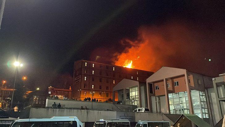 Rize'de çatısında yangın çıkan öğrenci yurdu boşaltıldı G2