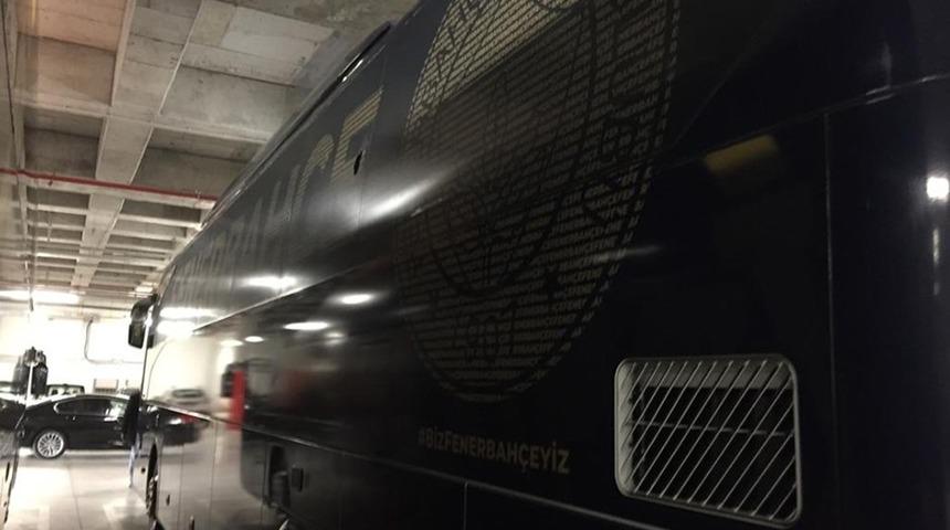 Fenerbahçe otobüsüne İzmir'de saldırı!