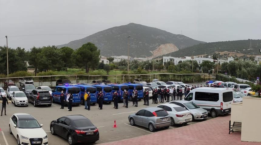 Muğla'daki "insan ticareti ve uluslararası siber dolandırıcılık" operasyonunda 27 zanlı tutuklandı
