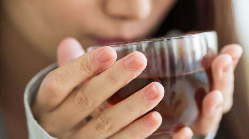 Bardak bardak tüketiyoruz ama... Çay, günlük su ihtiyacını karşılar mı?