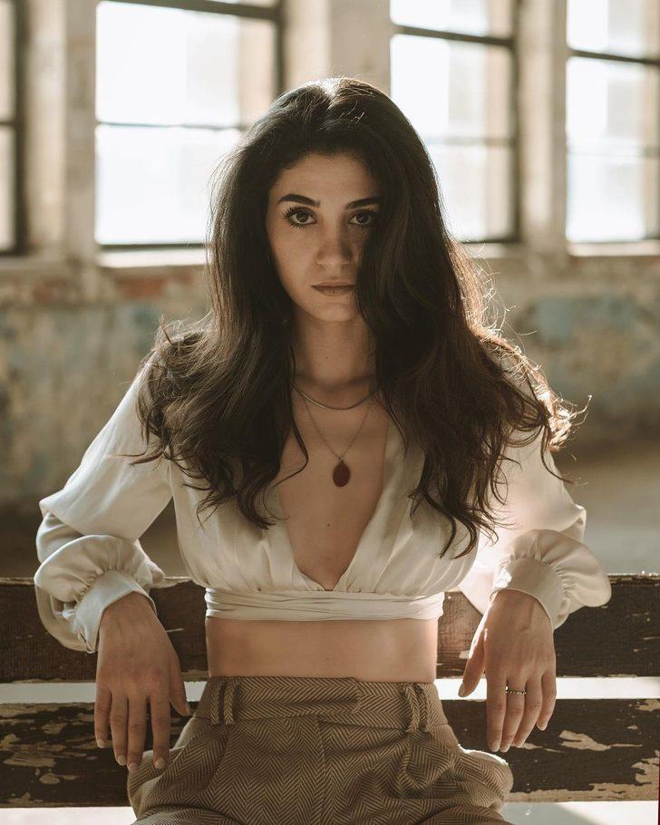 Kırmızı Oda'nın Sare'si Sitare Akbaş, güzelliğiyle sosyal medyayı salladı! G1