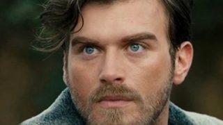 Yakışıklı oyuncu Kıvanç Tatlıtuğ'un kız kardeşini görenler şaşıp kaldı! ''Tıpkı Demet Özdemir!''