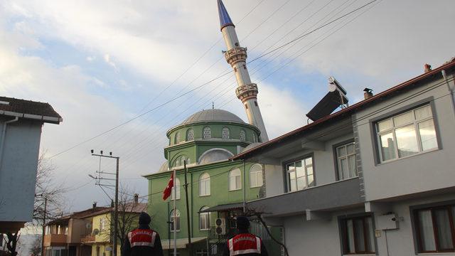 Minare fırtınaya dayanamadı!