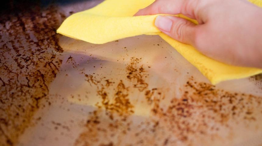 Çelik mutfak gereçlerinin ve ankastre setlerin üzerindeki inatçı lekeler nasıl temizlenir?