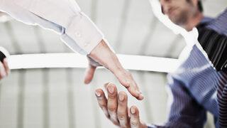 PlayStation 5'ini satmak isterken az kalsın canından oluyordu!