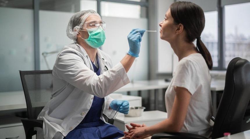 Omicron: Covid varyantına karşı dünya çapında hangi önlemler alınıyor?