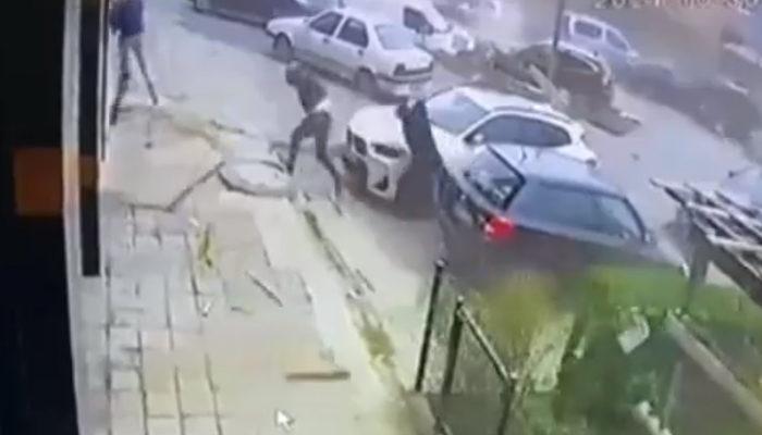 Başakşehir'de dehşet dolu anlar! 4 kişi fırtınada uçan çatıdan koşarak kurtuldu