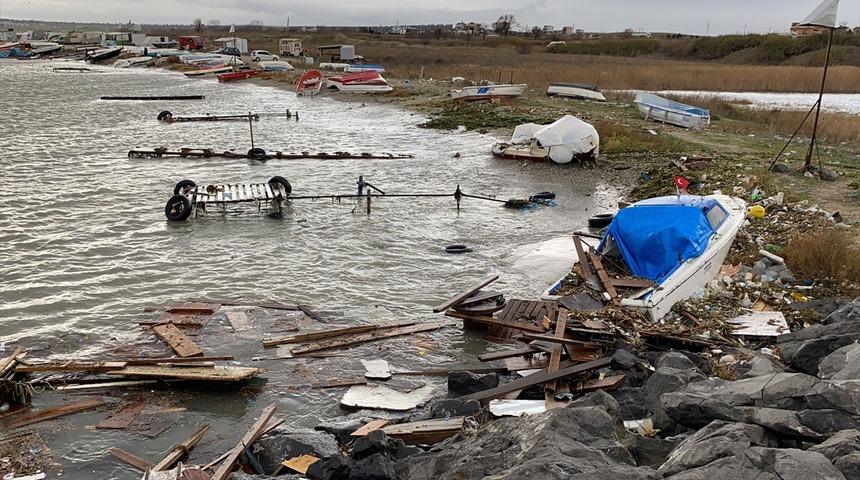 Tekirdağ'da şiddetli rüzgar nedeniyle bazı balıkçı tekneleri zarar gördü