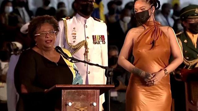 Rihanna, Barbados'un bağımsızlığını ilan ettiği törende Ulusal Kahraman ilan edildi