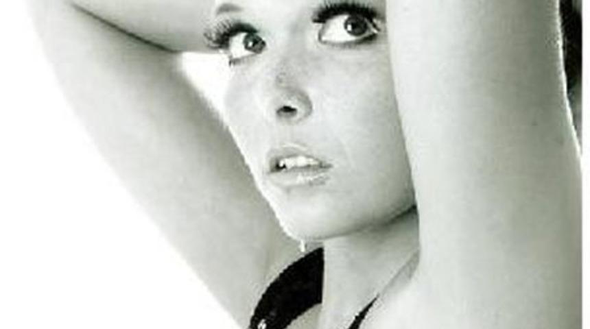 Genç manken kansere yenildi