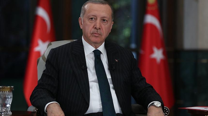 Erdoğan'ın d&uuml;ş&uuml;k faizde ısrar edeceklerine dair a&ccedil;ıklamaları sonrası dolar/TL kuru bir rekor daha kırarak 13,96'yı g&ouml;rd&uuml;