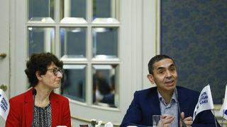 BioNTech kurucuları Uğur Şahin ve Özlem Türeci'den Omicron açıklaması