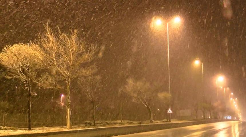 Ankara'da mevsimin ilk karı yağdı