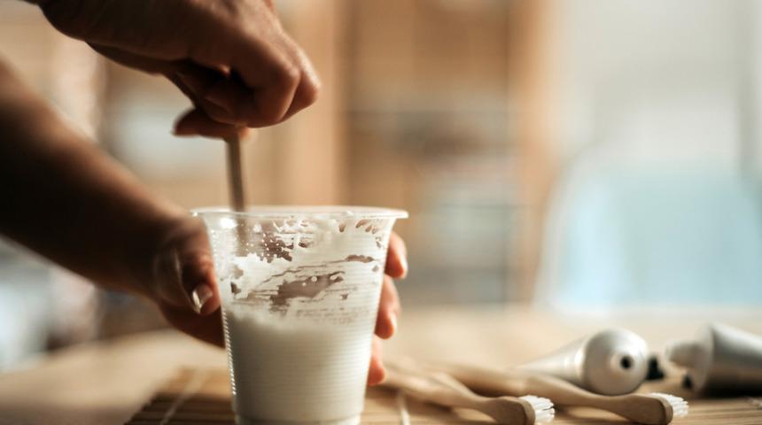 Gözenekleri derinlemesine temizleyip açarak cilde nefes aldıracak ev yapımı doğal maske tarifleri