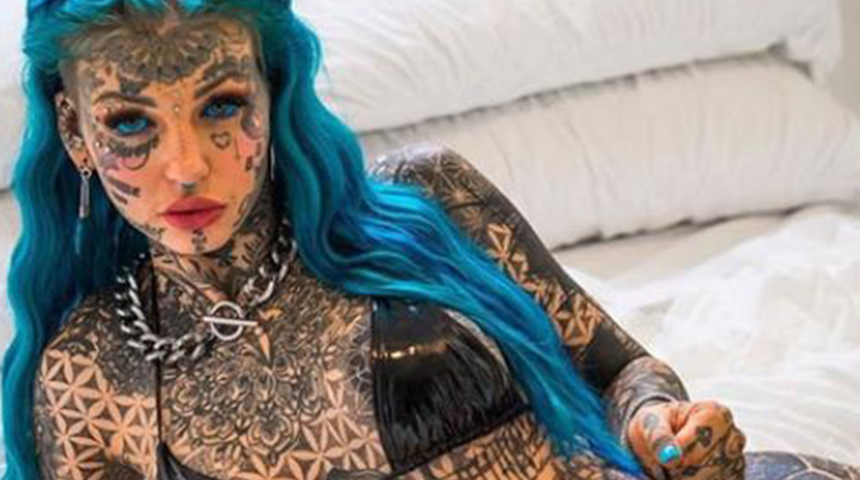 Dövme modeli Amber Luke, yeni mürekkebini gösterdi! Hayranları doğallık vurgusu yaptı