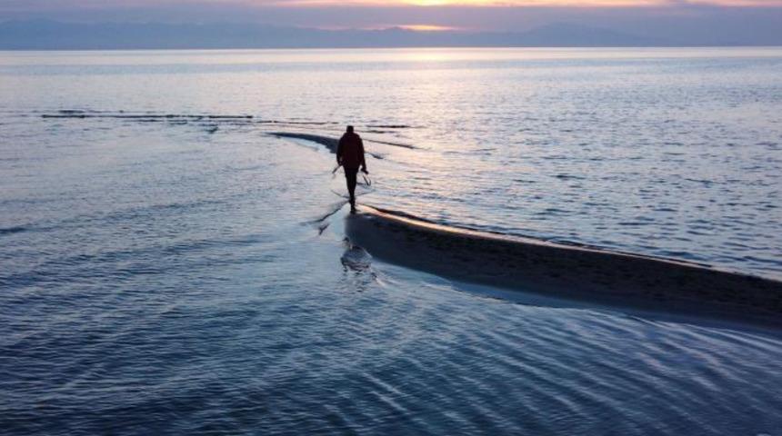 Dünyanın en büyük sodalı gölü Van Gölü'nde korkutan manzara: Dramatik bir şölen