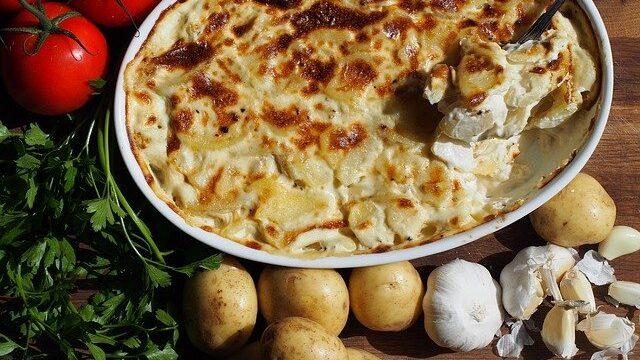 Hindilisi de var, kabaklısı da! Beşamel sosun her yemeğe yakıştığını kanıtlayan birbirinden leziz graten tarifleri