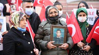 Diyarbakır annelerinin oturma eylemine bir aile daha katıldı