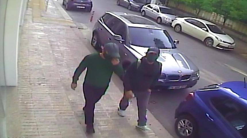 Mersin'de güvenlik kamerasından teşhisle yakalanan 2 hırsızlık zanlısı tutuklandı