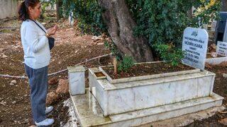 Engelli eşi dövülerek öldürülmüştü! Korkudan mezarına gidemiyor