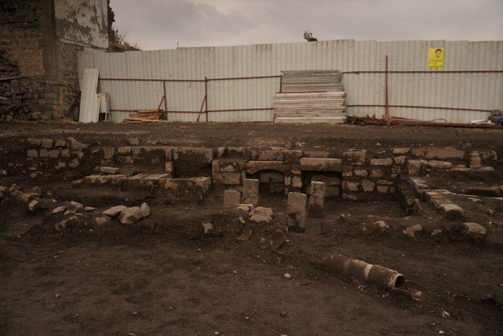 Diyarbakır'da tarihi konakta su kuyusu ve künkler bulundu G2