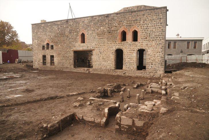 Diyarbakır'da tarihi konakta su kuyusu ve künkler bulundu G3