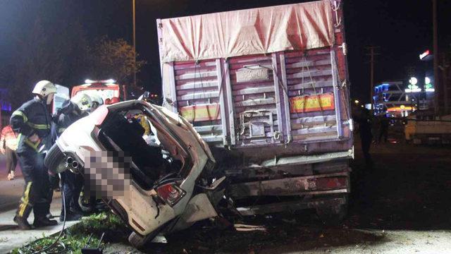 Ehliyetini daha 1 ay önce almış! Hurdaya dönen araçtaki 3 genç feci şekilde can verdi