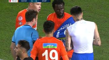 10 kişi kalan Hatayspor'da Mame Diouf kaleye geçti!