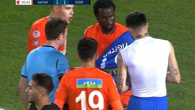 10 kişi kalan Hatayspor'da Mame Diouf kaleye geçti!