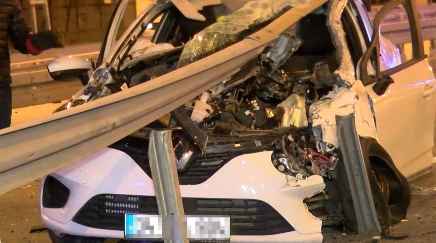 Kadıköy'de feci kaza! Bariyer, otomobile ok gibi saplandı: 1 ölü