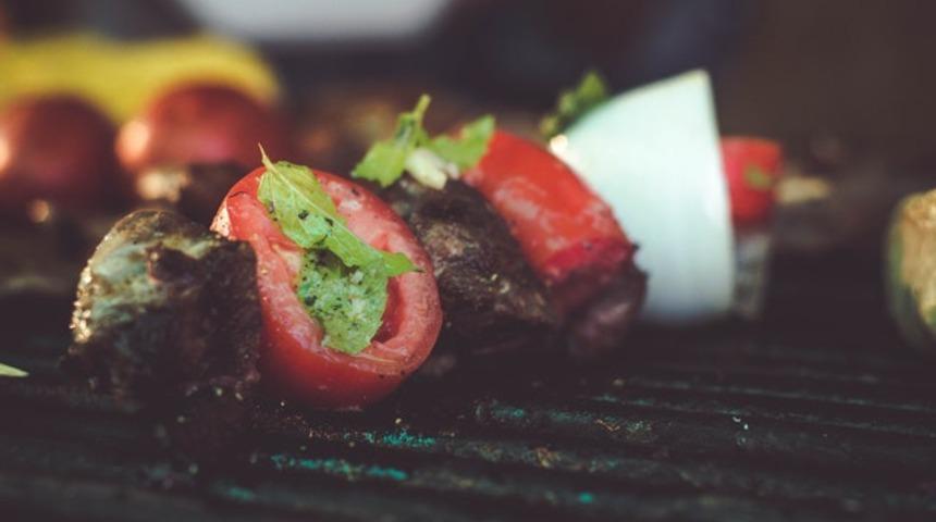 Bu sefer mangalda değil, fırında! Şiş kullanarak hazırlayabileceğiniz mangal tadında 3 leziz tarif