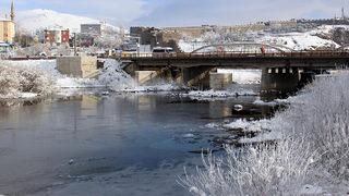 Bu görüntü Türkiye'den! Nehir dondu