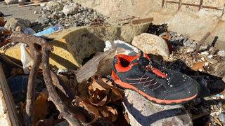 Denize atılan çöpler, lodosla birlikte kıyıya vurdu