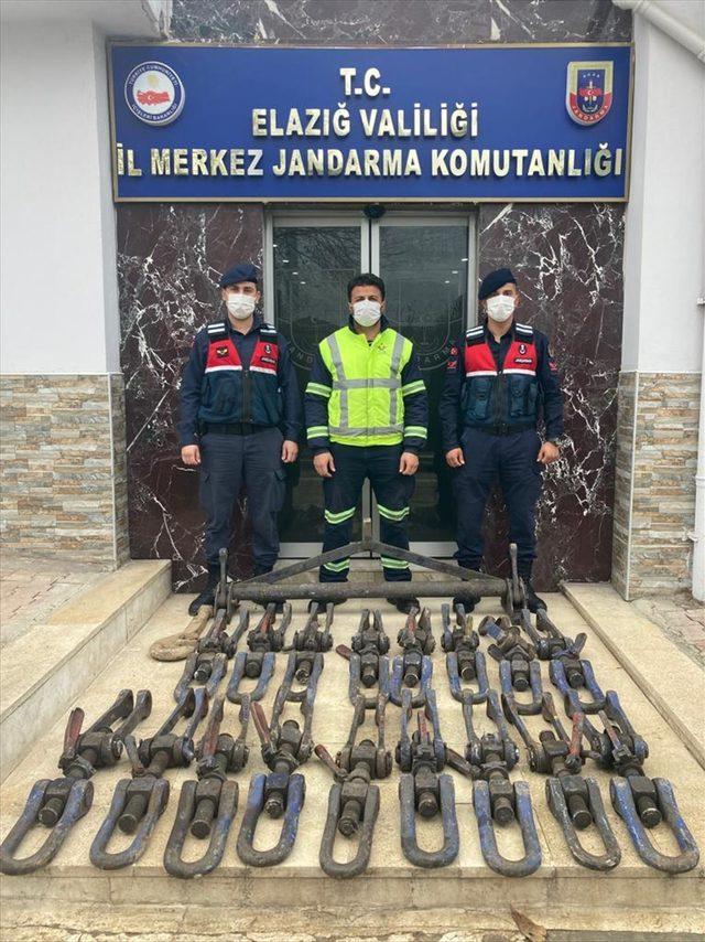 Elazığ'da vagonların bağlantı kancasını çaldığı iddiasıyla 2 şüpheli yakalandı